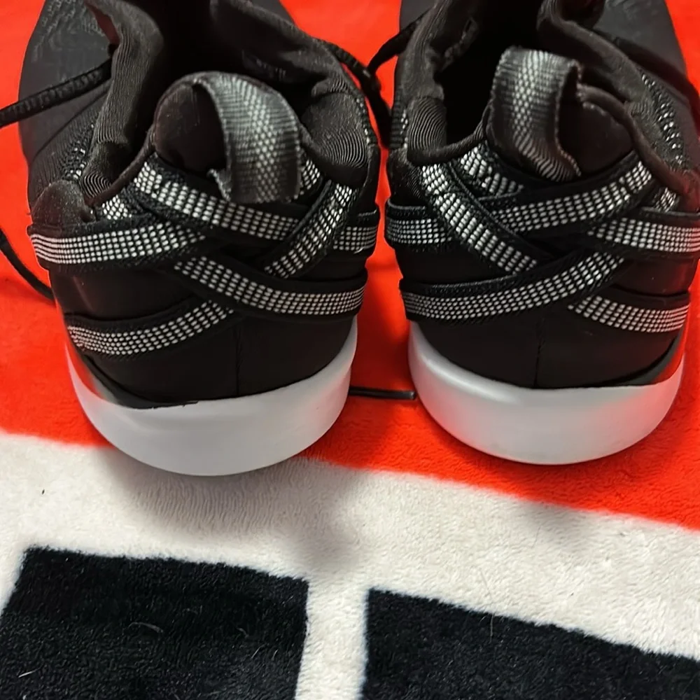 ASICS - Picture 3 of 4